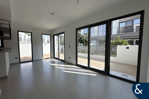 SINGLE ROW | LIGHT WOOD STYLE | AVAILABLE